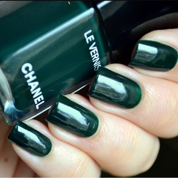 CHANEL LE VERNIS NAIL COLOUR - 582 Fiction, NO OUTER LID 13ml - Picture 2 of 3